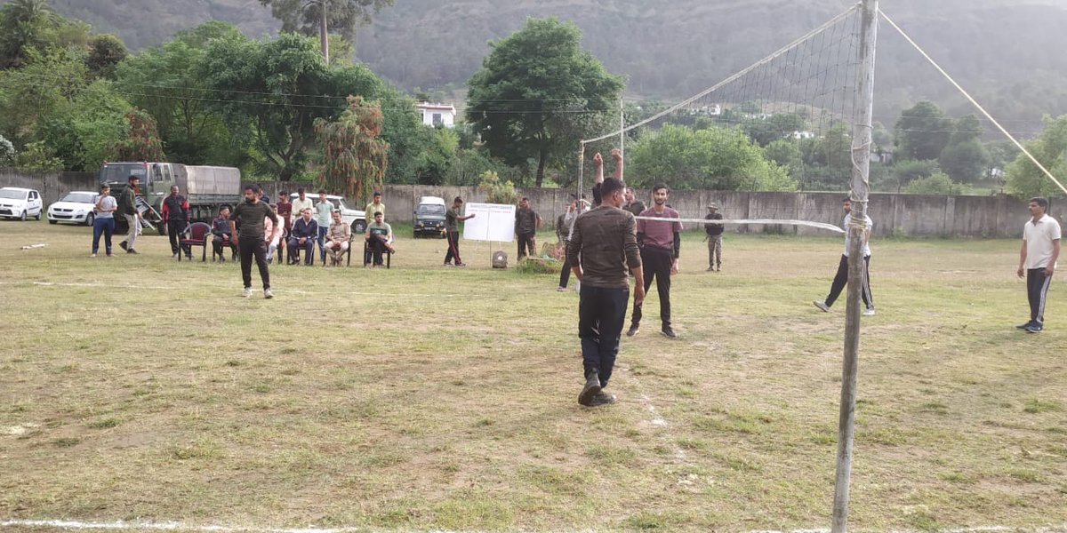 jammu_media's tweet photo. #IndianArmy organized a #Volleyball Match for local youth at #Bhowani vill.,Rajouri District ,J&K.
To provide an opportunity to local youth of the region to display their sporting talent and acquire a level of self confidence.
#IndianArmyPeoplesArmy
@ShauryaSena1 @avarakai https://t.co/vl1aYbNbJx
