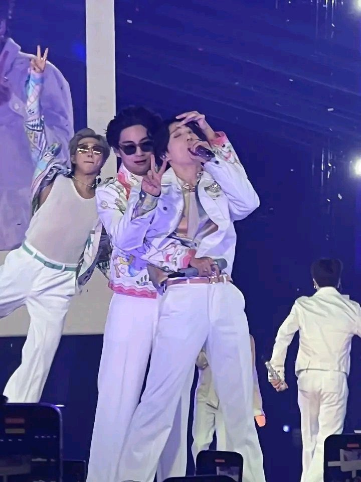 kkukstudio's tweet photo. this picutre is everyone 😭 https://t.co/94rFnJjhkn