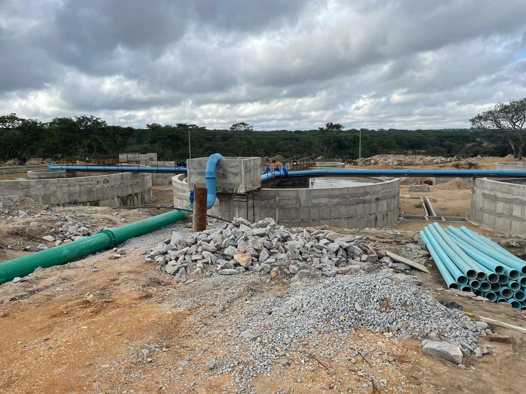 date_africa's tweet photo. 🇿🇼Zimbabwe : Zimbabwe National Water Authority- Coming out nicely and almost complete now!!!
The new Chivhu Water Treatment Plant. The dam and water treatment are sure to transform the face of Chivhu.

#utdawater #utdainfo #utdazimbabwe #utdadam https://t.co/MrvXXgbksV