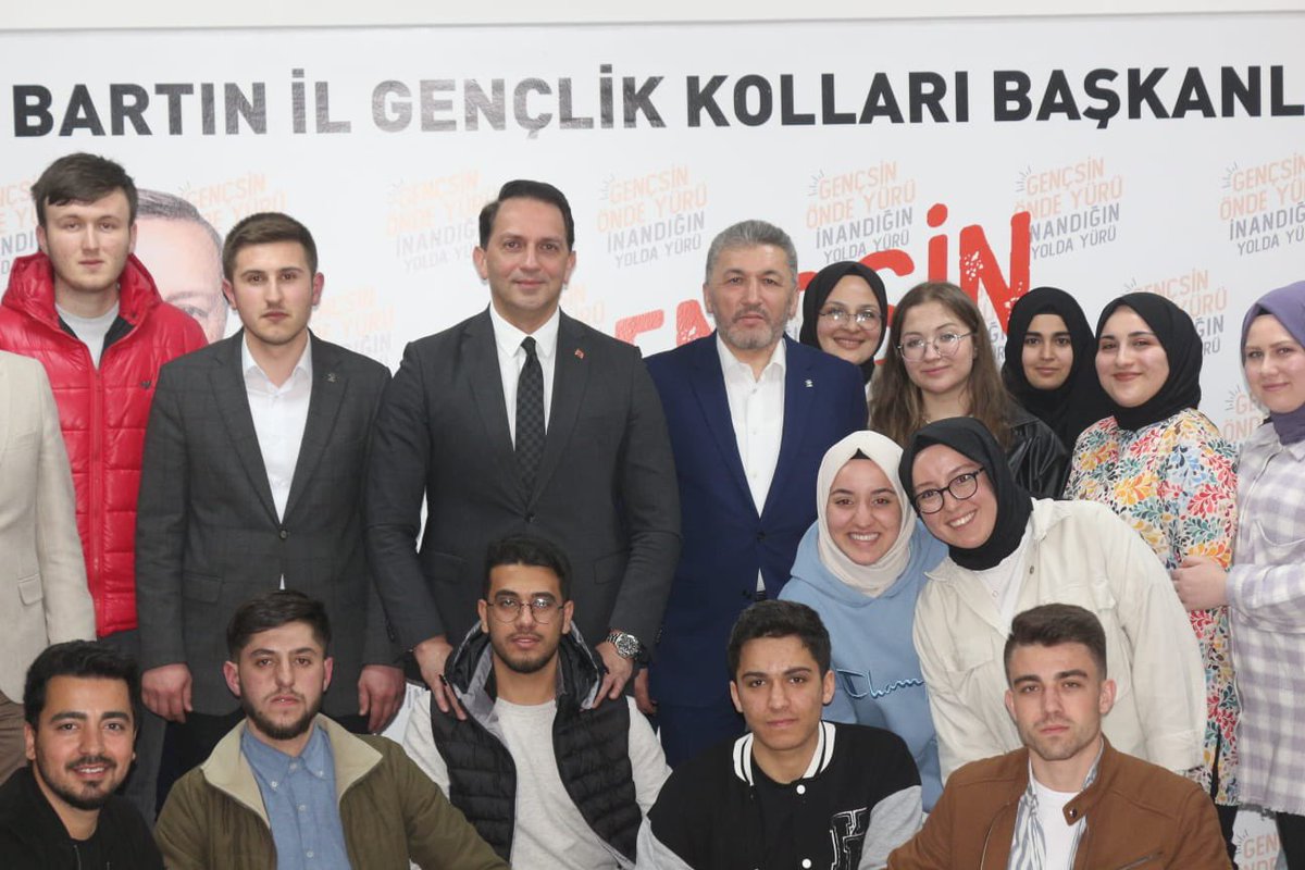 birincimucahit's tweet photo. Sahuru Bartın Gençlik Kolları mensubu arkadaşlarımızla yaptık. Menemen çok lezzetli idi gençler, sohbetiniz de öyle... https://t.co/rhoCezcsWz