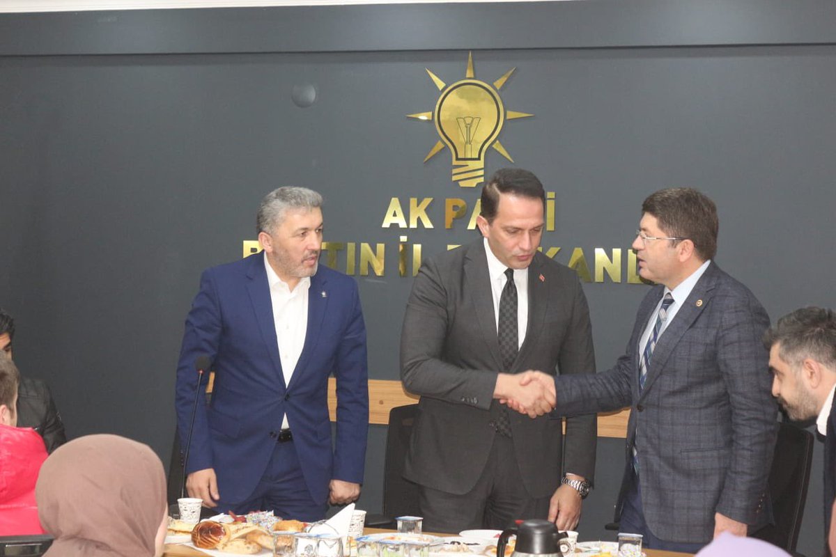 birincimucahit's tweet photo. Sahuru Bartın Gençlik Kolları mensubu arkadaşlarımızla yaptık. Menemen çok lezzetli idi gençler, sohbetiniz de öyle... https://t.co/rhoCezcsWz
