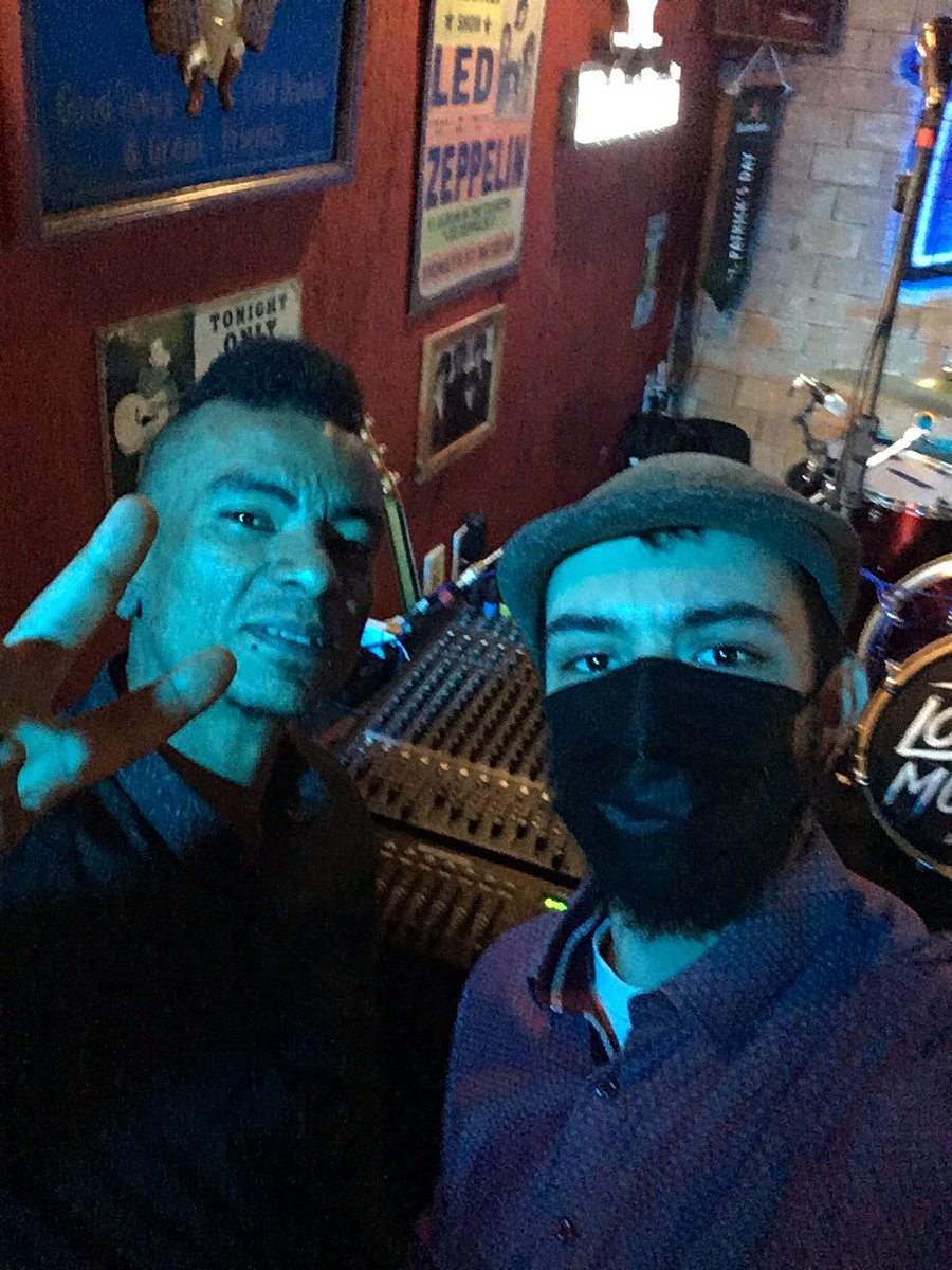 amaralnorthon's tweet photo. aaaa e eu que fui convidado pelo Rodrigo DBira pra substituir ele como técnico de som do London Pub no sábado! 🔥

Hoje estamos repassando o sistema, e amanhã eu vou comandar o baile sozinho!!! Que responsa, tô apavorado! Vamo q vamo!!! 

#AudioNerdz https://t.co/MHsyv1g7WD