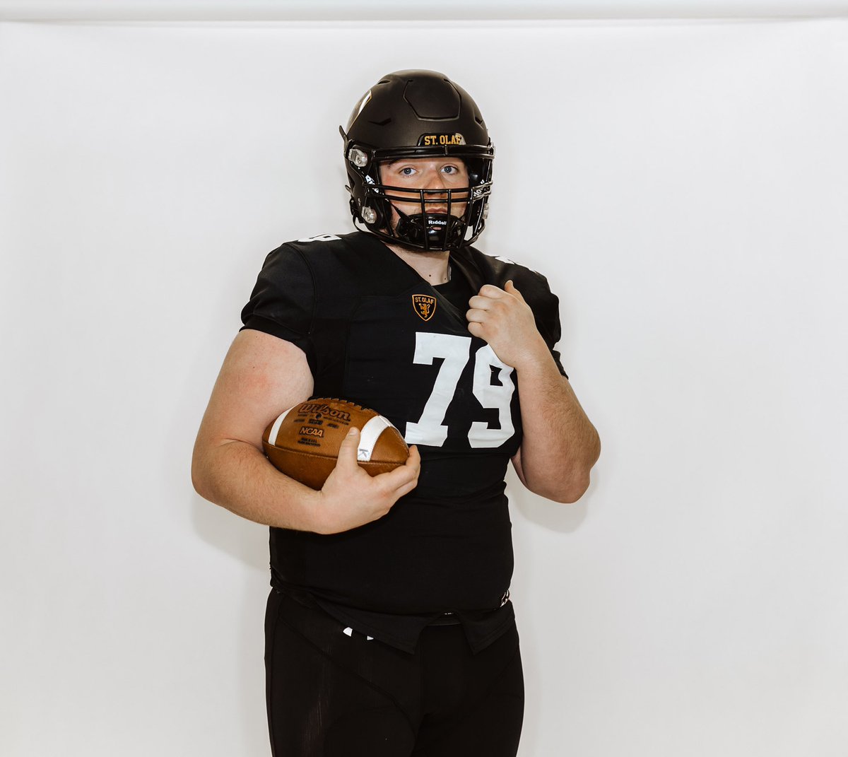 Thank you to <a href="/CoachKubacki/">Mark Kubacki</a> <a href="/StOlafFB/">St. Olaf Football</a> for the junior day visit!!