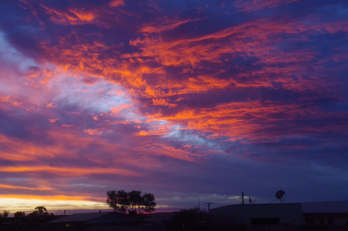 outbackjunita's tweet photo. I spend a lot of time with my camera in my hand now I’m an aged pensioner . I’ll never be able to save for a new camera if I’m dumped on #Indue which would destroy quality of life. Isn’t it enough I’m living on so little already #photography #outbacksunset https://t.co/xMg2YEnhL9