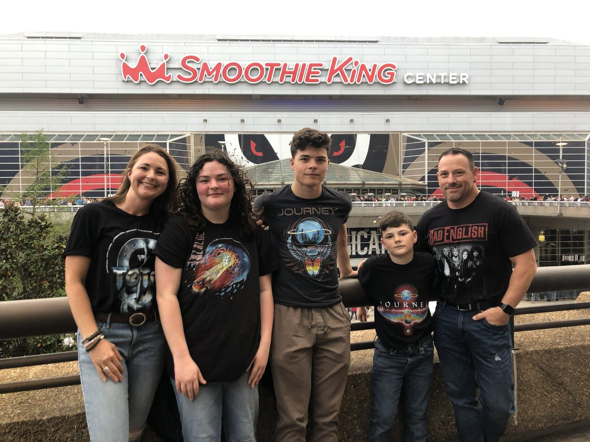 Coach_Tank's tweet photo. A family that goes to see Journey and Toto will never stop believin’! @JourneyOfficial @toto99com @NealSchonMusic @TheJonathanCain @arnelpineda https://t.co/0GDpoIRpaR