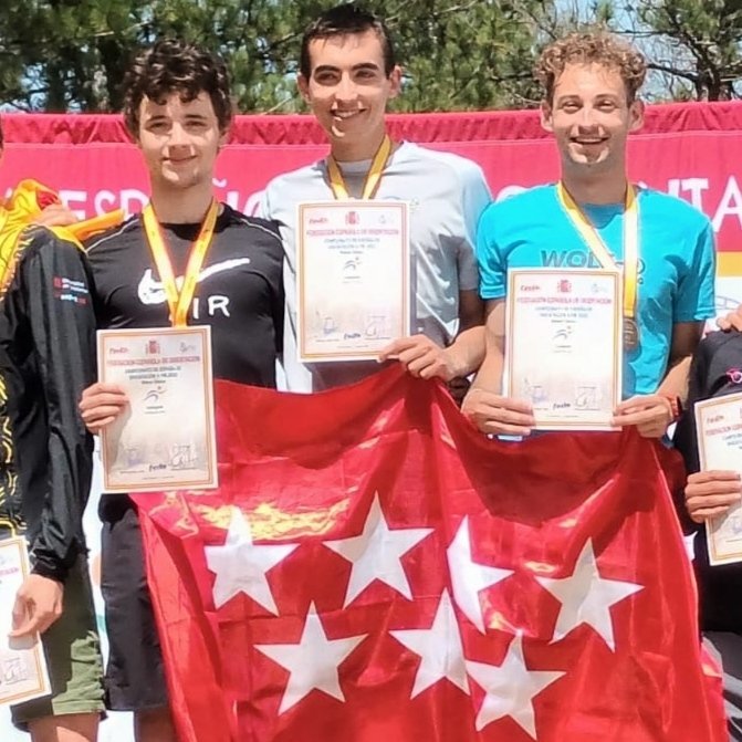 Doblete madrileño en la categoría senior de los #relevosclásicos del #CEO2022 celebrado en #Ibort. Enhorabuena a esos 6 super atletas, especialmente a nuestro <a href="/Davidrj001/">David Rojas Jiménez</a> 💪👏🥇<a href="/fedo_org/">FEDO</a> #orienteering #orientación