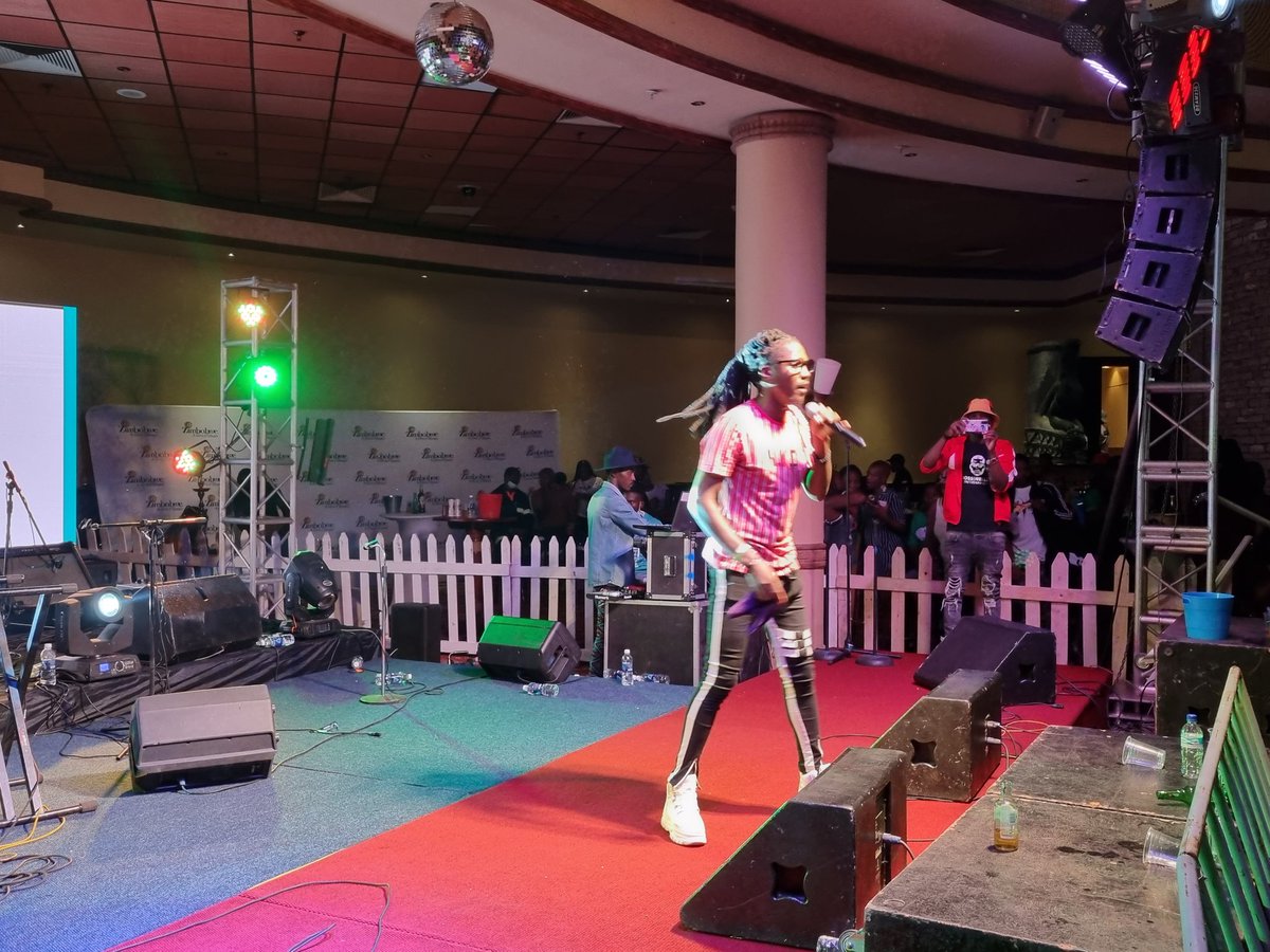 ZtaUpdates's tweet photo. Victoria Falls' very own Mufia King performing at the Mapopoma Festival!
#SupportLocal
#EventsTourism
#MeetInZim
#VisitZimbabwe
#ZimBho👍 https://t.co/fz73uyUx4G