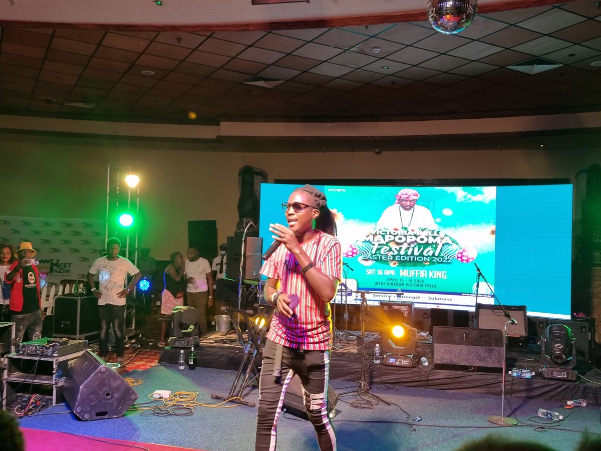 ZtaUpdates's tweet photo. Victoria Falls' very own Mufia King performing at the Mapopoma Festival!
#SupportLocal
#EventsTourism
#MeetInZim
#VisitZimbabwe
#ZimBho👍 https://t.co/fz73uyUx4G