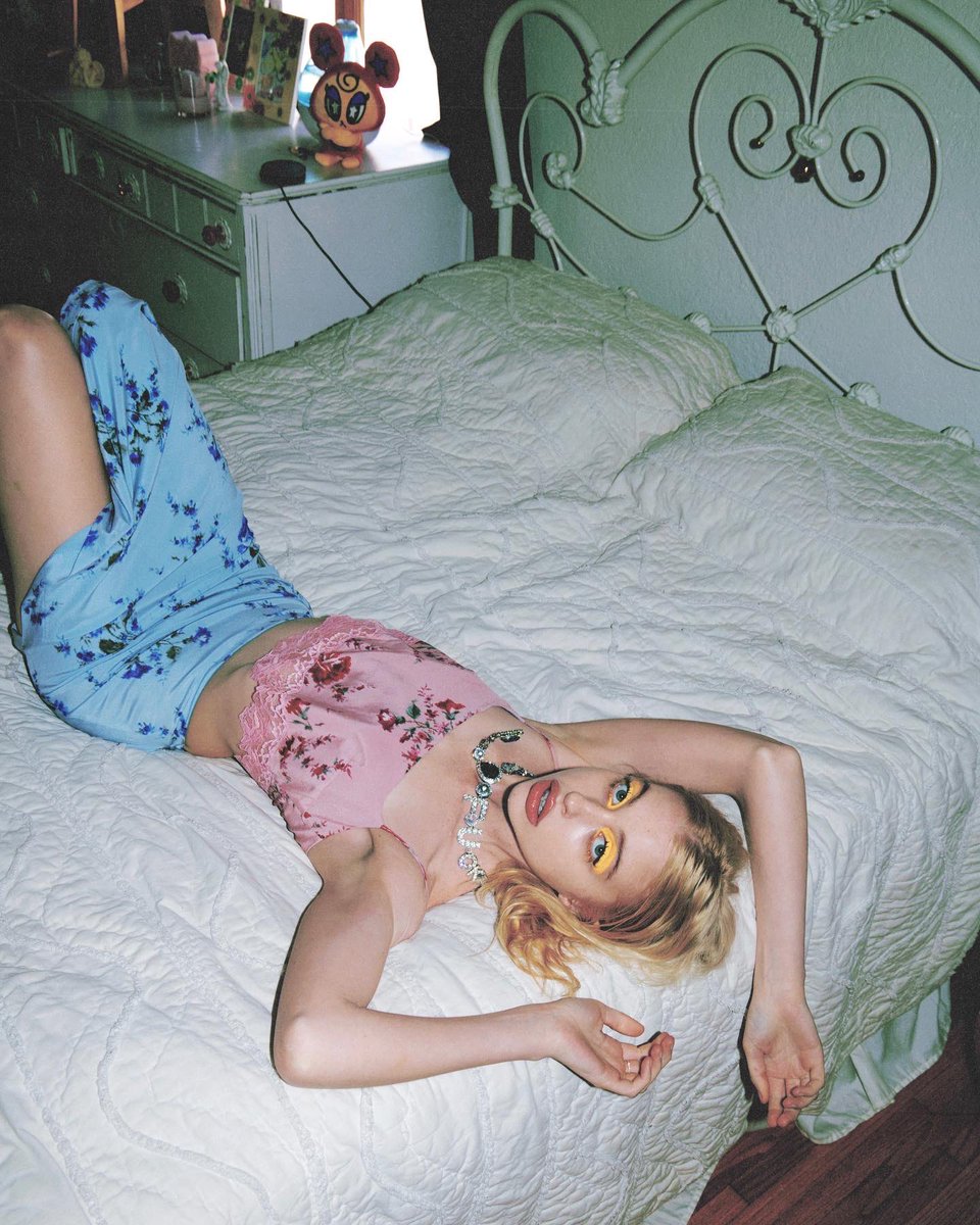 _COUGHS's tweet photo. Chloe Cherry photographed by me 🍒 https://t.co/KVACuo6ClP