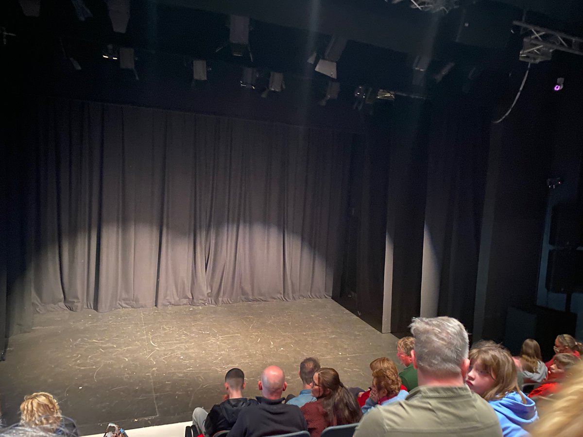 Wow - just back from <a href="/ArdcloughYT/">Ardclough Youth Theatre</a> <a href="/NTConnections/">Connections</a> <a href="/riverbankarts/">RiverbankArtsCentre</a>👌🎭🙏 brilliant production! Congrats to <a href="/Phoebs_MC/">Phoebe Mary</a> on the brilliant direction.❤️