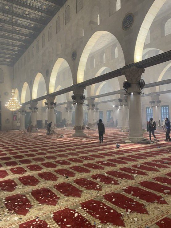 KDaboubash's tweet photo. "وَلَا تَحْسَبَنَّ اللَّهَ غَافِلًا عَمَّا يَعْمَلُ الظَّالِمُونَ ۚ إِنَّمَا يُؤَخِّرُهُمْ لِيَوْمٍ تَشْخَصُ فِيهِ الْأَبْصَارُ" 

#اقتحام_رمضان  
#لن_يمر_الإقتحام 
#الم��جد_الأقصى 
#AlAqsaUnderAttack 
#الأقصى_يستغيث https://t.co/PGPYkWAhG8