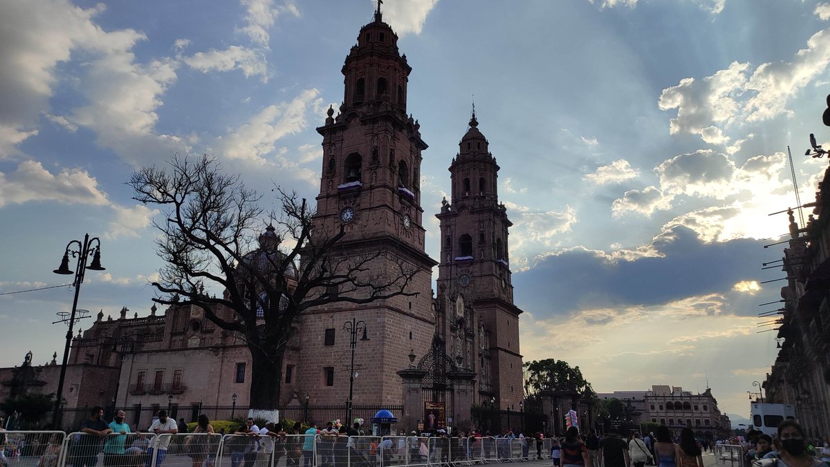charlsdiaz87's tweet photo. ¡La señorial MORELIA! 😍😍 #AMORelia https://t.co/4r9G19WPlE