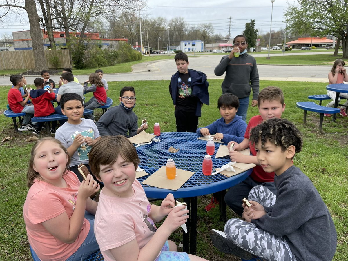 AshleyPearson54's tweet photo. We are so proud of our #3rdGraders! 48/52 students met one or both of their #MAPgoals this week & earned ice cream party! @OkolonaES #proudteacher #Zone2Crew https://t.co/gv86a6guA0