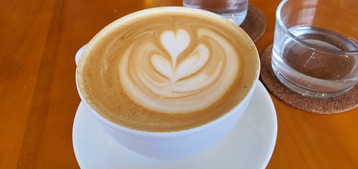 murrigellas's tweet photo. A far less regular event. #Murrigellas out for coffee at #WavyBone #ChirnPark #Southport Interesting how #Covid19 has influenced behaviours. https://t.co/K4fXojM3Ax