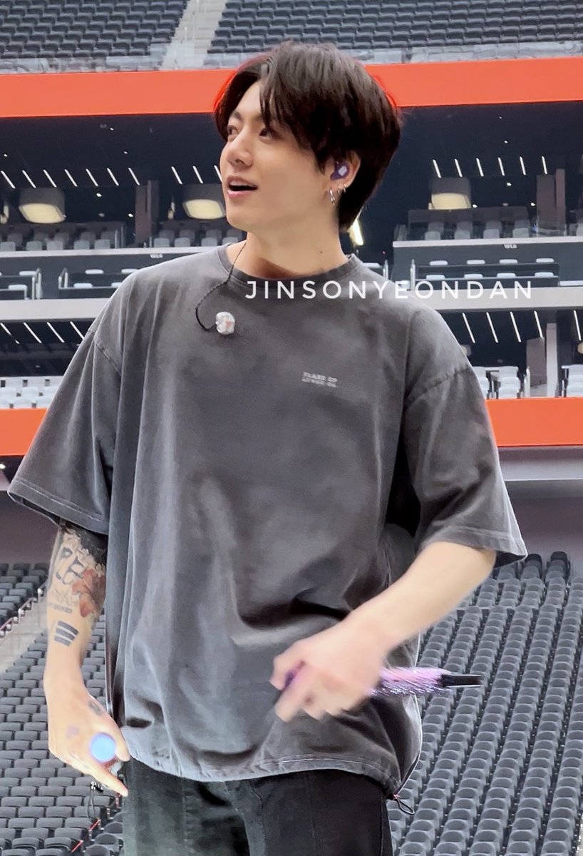 elljeon_'s tweet photo. jungkooks so ethereal I'll cry https://t.co/LxYbm7OJsi