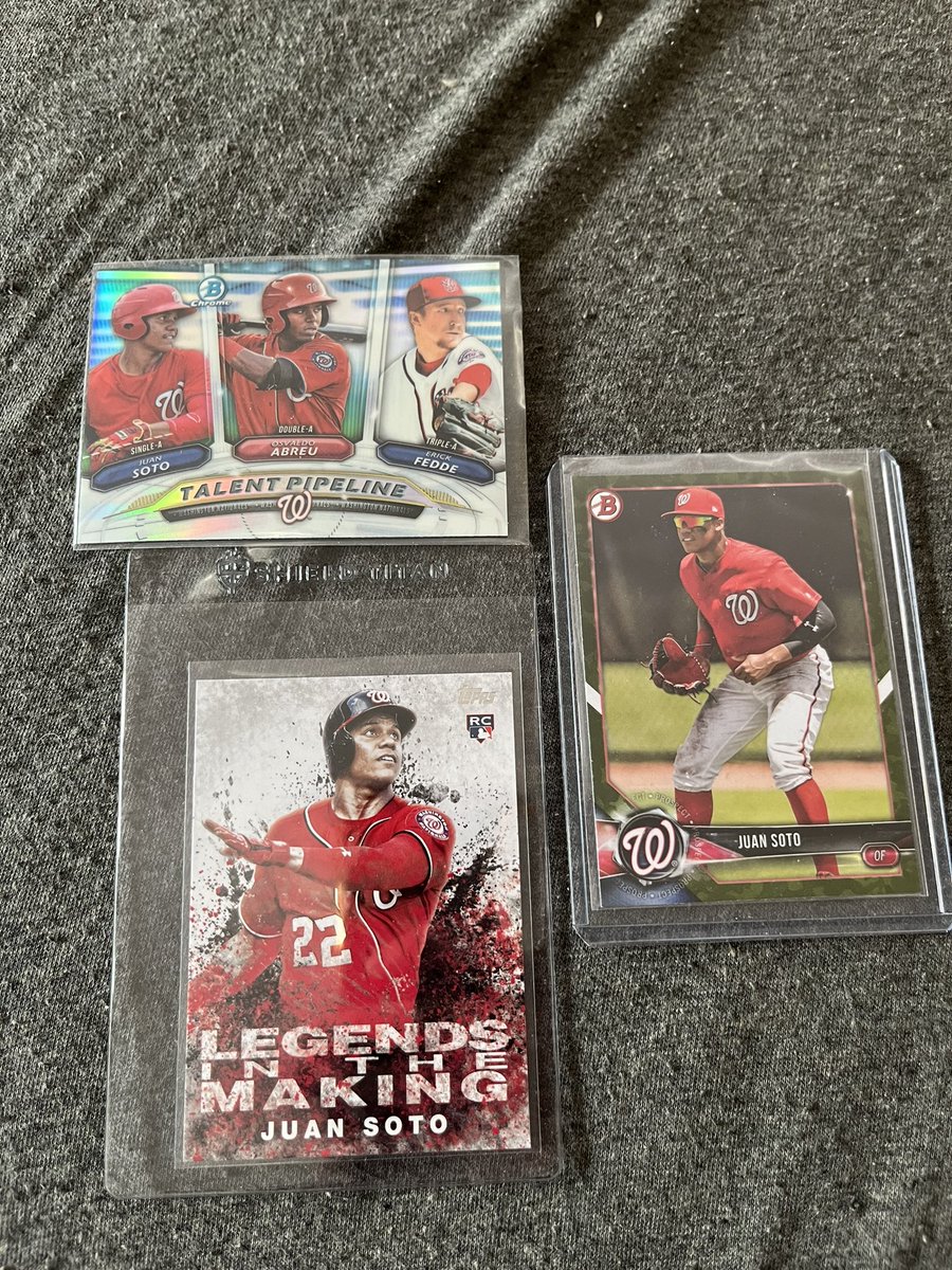 ValleyVlgCards's tweet photo. April 15-17 #LotsOfDeals 
Lot 1: Juan Soto rookie and pre-rookie Topps Bowman 3-card lot including 2017 BP52 Camo

$14 for the lot or $10 for the camo, $5 for the RC and $2 for Pipeline https://t.co/aAXgeTyAze