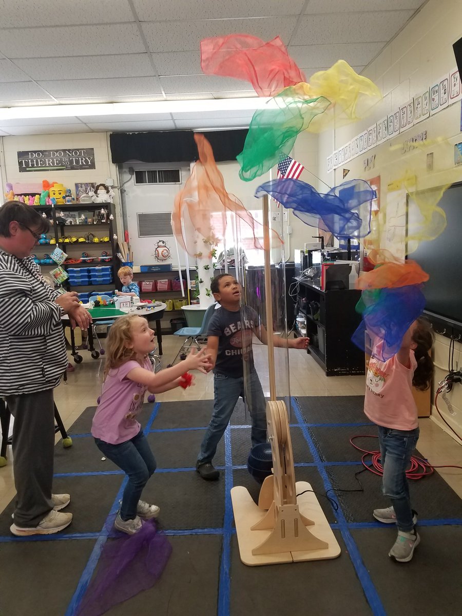 Pre-K explored a wind tunnel in SPARK lab today! They had a blast and made amazing observations of how wind works! @jekennedy421 is the best!! <a href="/AL_DECE/">Alabama Department of Early Childhood Education</a> <a href="/AthensALSchools/">Athens City Schools</a> <a href="/SPARK_STEM/">SPARK Academy</a>