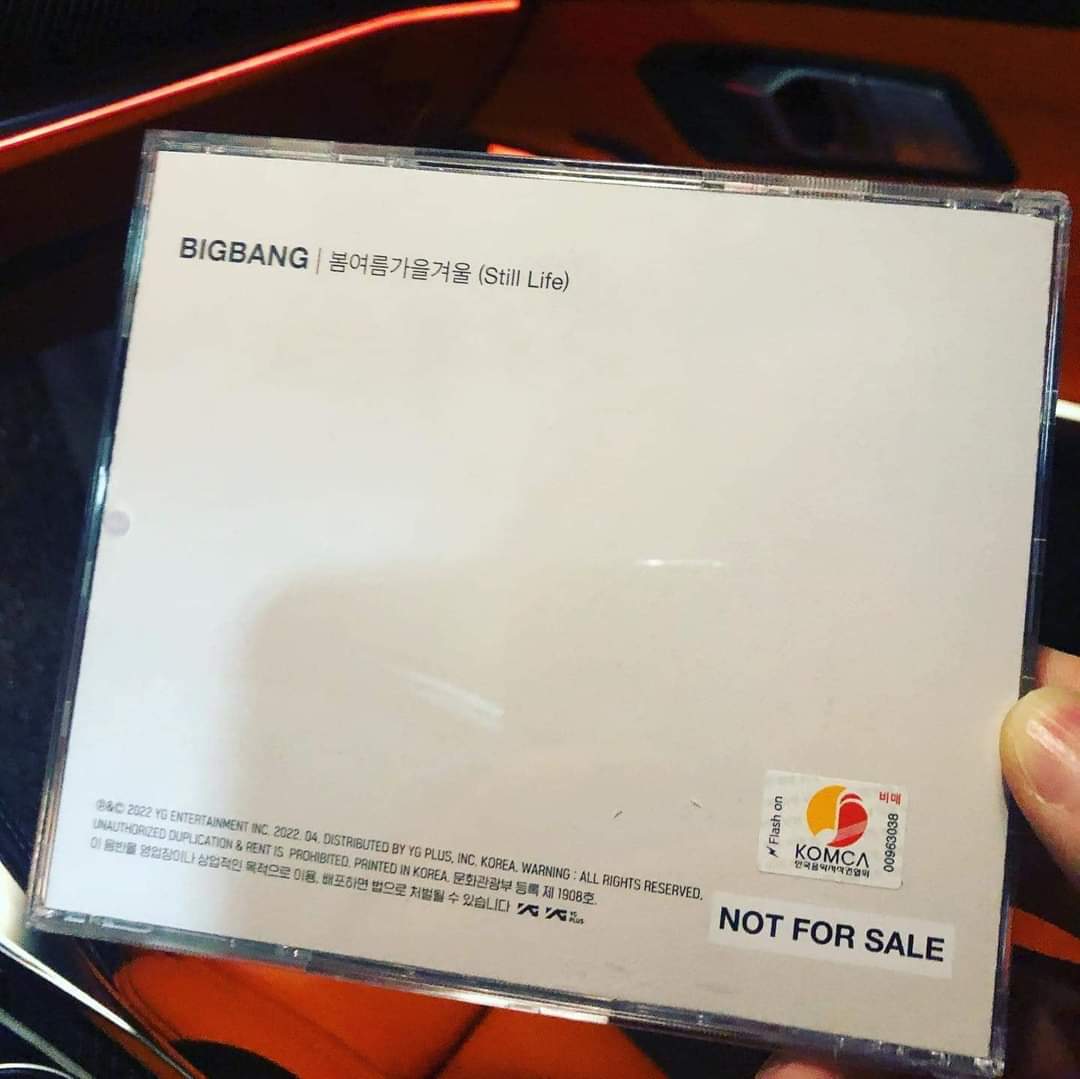 sarangVIP's tweet photo. The back of CD STILL LIFE says: "Not for Sale"
According to the information, cd has only 500 copies and it's only for the company staff and acquaintaces of #BIGBANG 😢🤧
Cre: Family of C òii Ham
#BIGBANG #YG #gdragon #taeyang #top #daesung #seungri #viptillwhenever™💛💛💛 https://t.co/x1eKlQmcgS