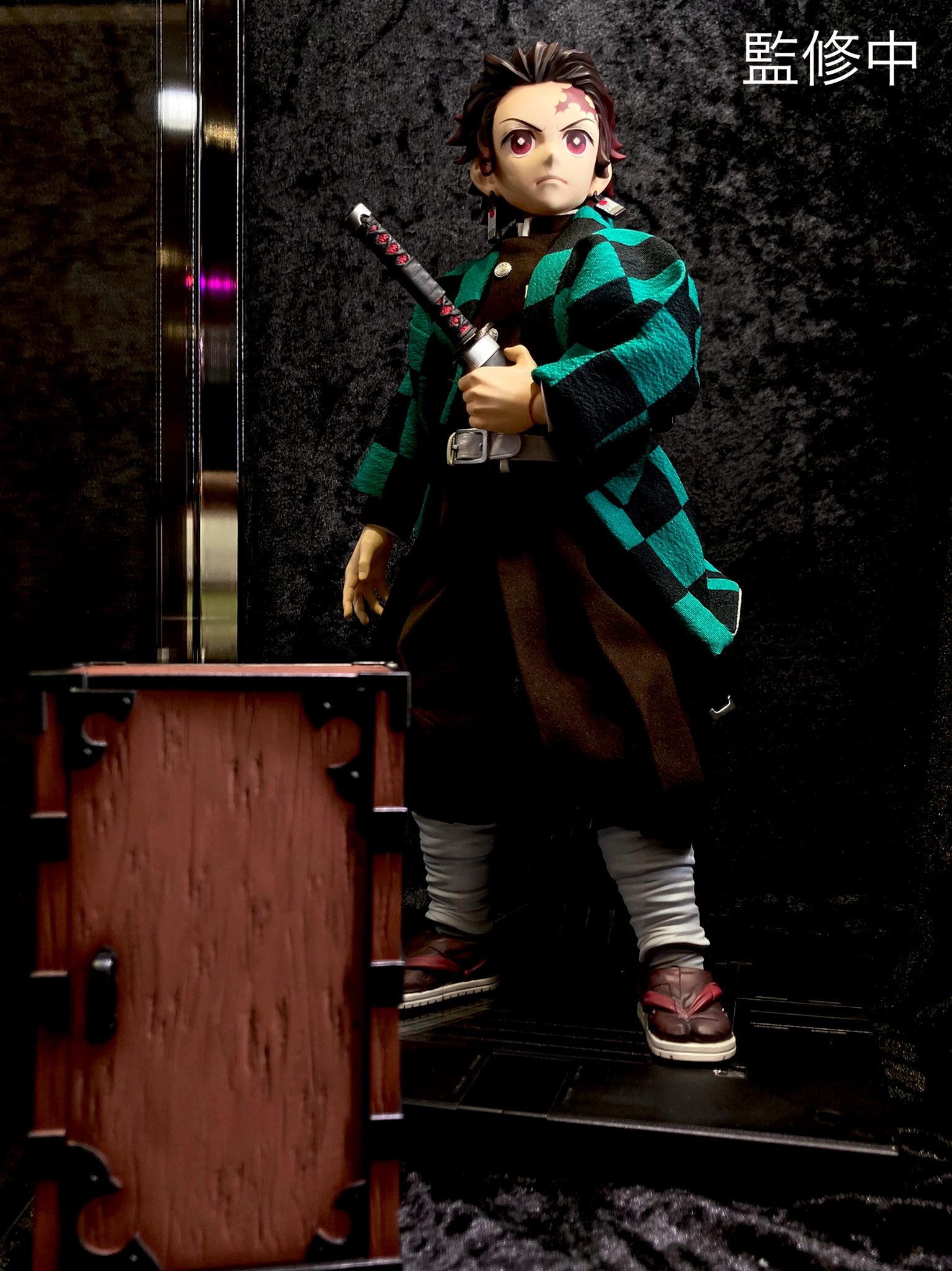 アニプレックスプラス 展示情報 更に 鬼滅祭会場には開発中の最新フィギュアも 1 6スケール アクションフィギュア 竈門炭治郎 が彩色サンプル初公開 この凛々しい炭治郎が自由自在に動きます 引き続き制作進行中ですので完成までお待ちください