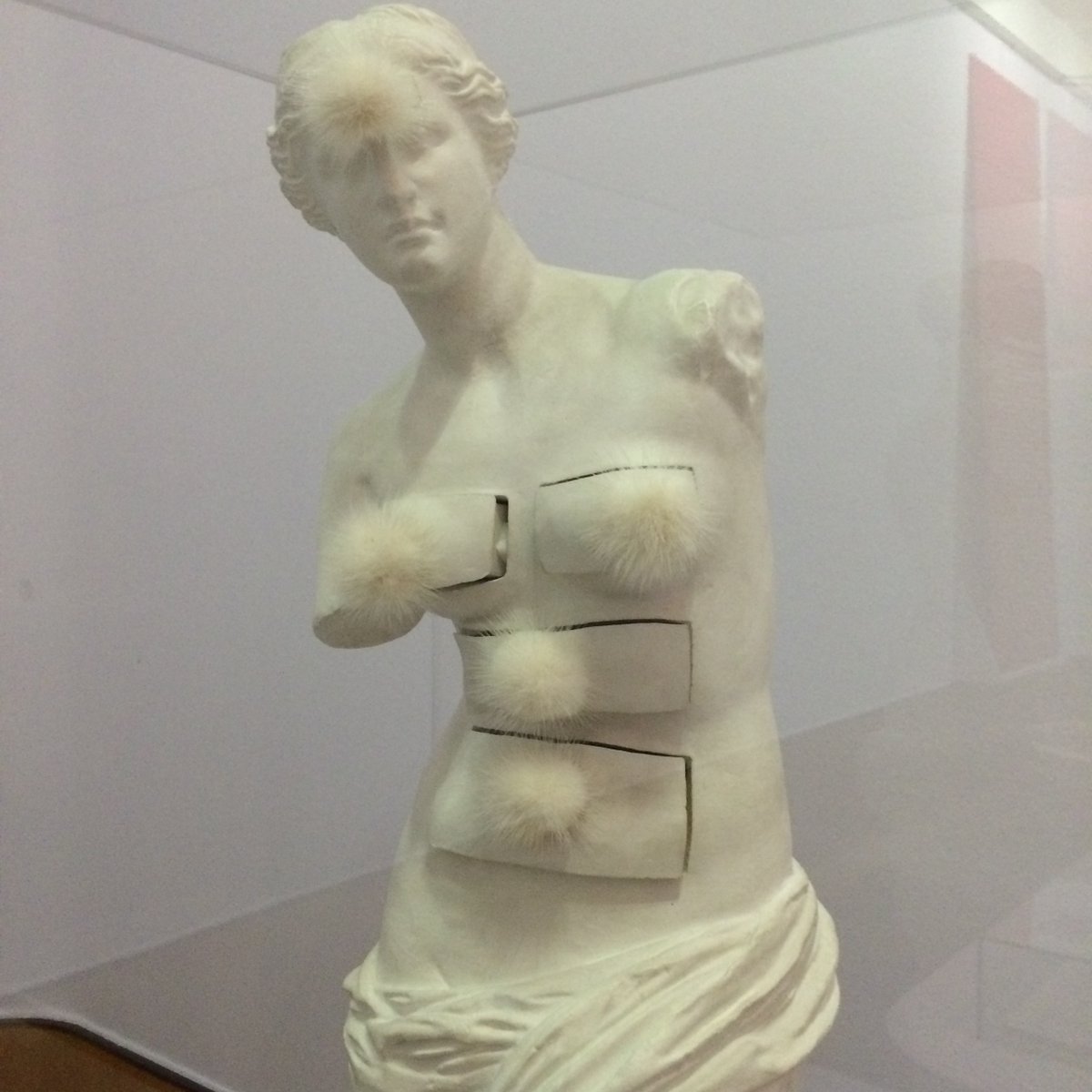 #SalvadorDalí compared the subconscious mind to having secret drawers, that could be opened at unexpected moments. He gave form to this idea in a contemporary version of the famous 'Venus de Milo'.

'Venus de Milo with Drawers'