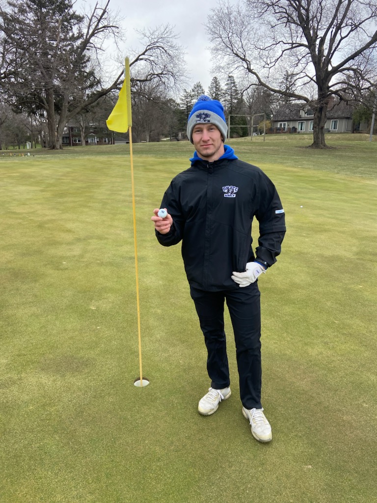 BearsGolfM's tweet image. ⛳️ Sound the Alarm!
DMACC'S Jack West makes a 1️⃣ on the Par 3 8th Hole at Irv Warren Golf Course during the Battle of Waterloo! Congrats Jack!
🔵 #8
⚫️ 197 yards
🔵 6 Iron