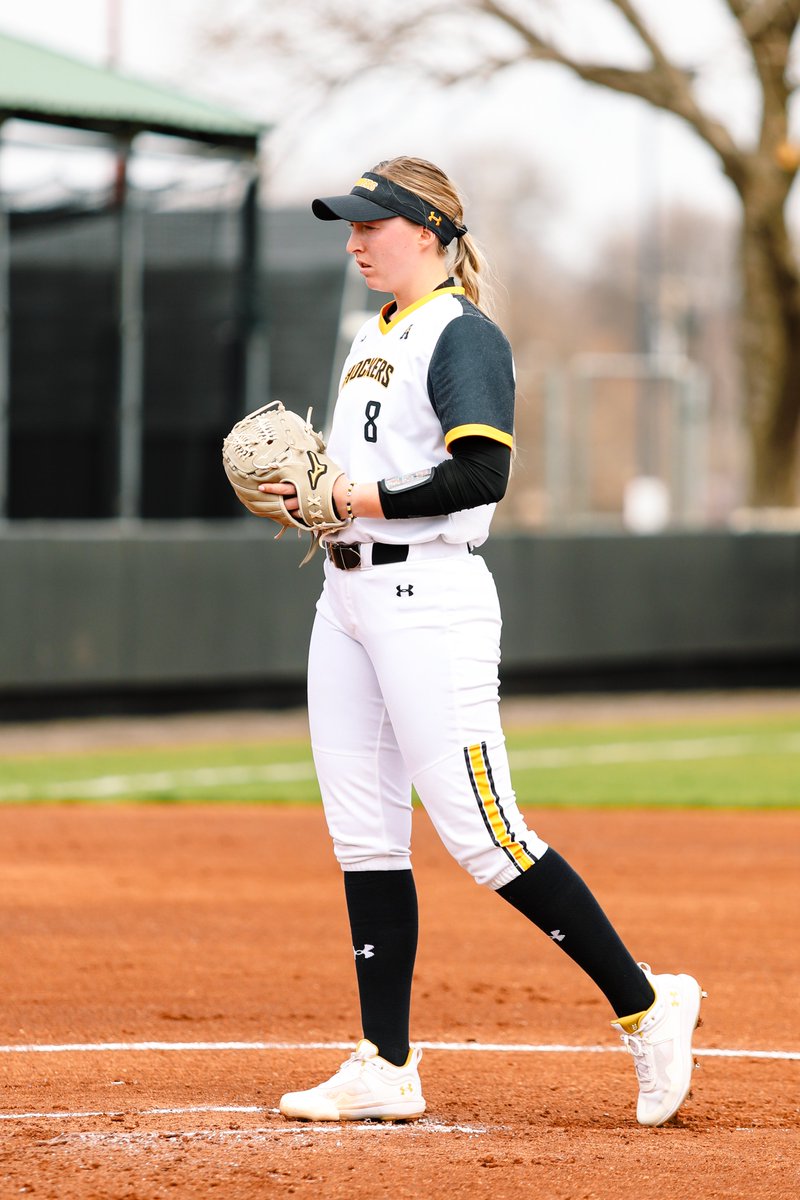 GoShockersSB's tweet photo. E5 | WSU 3, UH 3

Just what the doctor ordered. A 1-2-3 inning for @bingham_caitlin takes us to the 6th. https://t.co/rREZQuaYuD