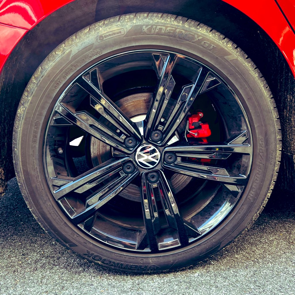 sidpatankar's tweet photo. My ride for a few days is the very sexy range topping @VW Jetta GLI. 2.0 TSI, 228 horses, Adaptive Chassis Control, digital cockpit, and more!
SVP
#volkswagen #volkswagenjetta #vw #vwjetta #vwGLI #jettagli #tsi #sportysedan #glitrim #red #GLI #VWUSA #jetta #newyork https://t.co/YD74tUXGYv