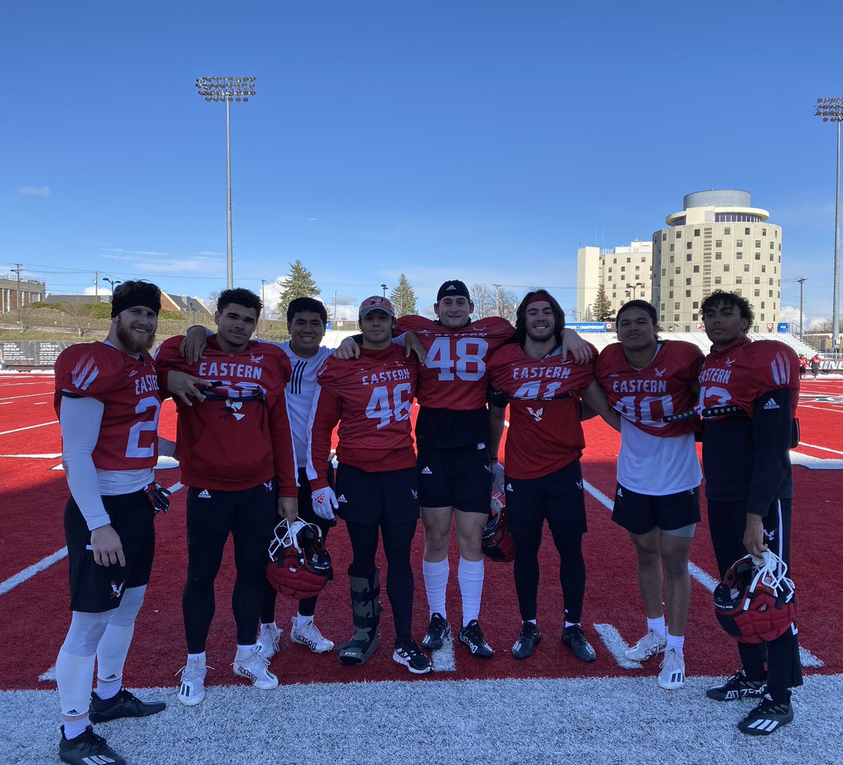 MikeThurman19's tweet photo. Spring 🏈in Cheney ❄️ 🦅LBs @TrevorThurman_ @ahmanilwilliams @ConnerOFarrell1 @EmilioVeater @DanielSun49 @s_flow10 @aleaga206 https://t.co/KDt3huhRiq