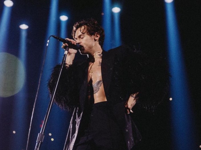 notDailyMail's tweet photo. #QUOTE When asked about his opinion on performing at #Coachella on the Christian holiday known as Good Friday, singer Harry Styles said “I definitely think Jesus would want this. I have a feeling he knew how to appreciate a good slay” 🙏🏼✝️🧎🏻‍♀️🤲🏼 https://t.co/X9EbgI9y2y