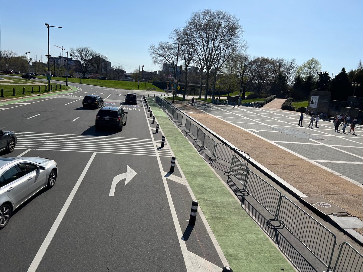 PhillyOTIS's tweet photo. See new upgrades to the bike lane on Eakins Oval in front of @philamuseum. Thank you to @PhilaStreets and @PhilaParksandRec ! 🚲🚲 https://t.co/mOY8vleXka
