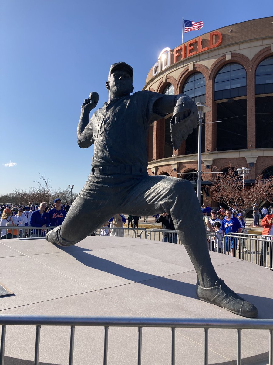 Ordgal's tweet photo. Beyond Terrific 🍎💙⚾️✨🏆👏🏻
#TomTerrific #TomSeaver #fortyone https://t.co/1yjxVw65Ne