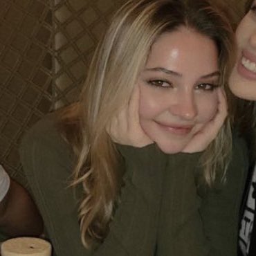 madelyngifs's tweet photo. she’s a baby https://t.co/mARb5oNFZy