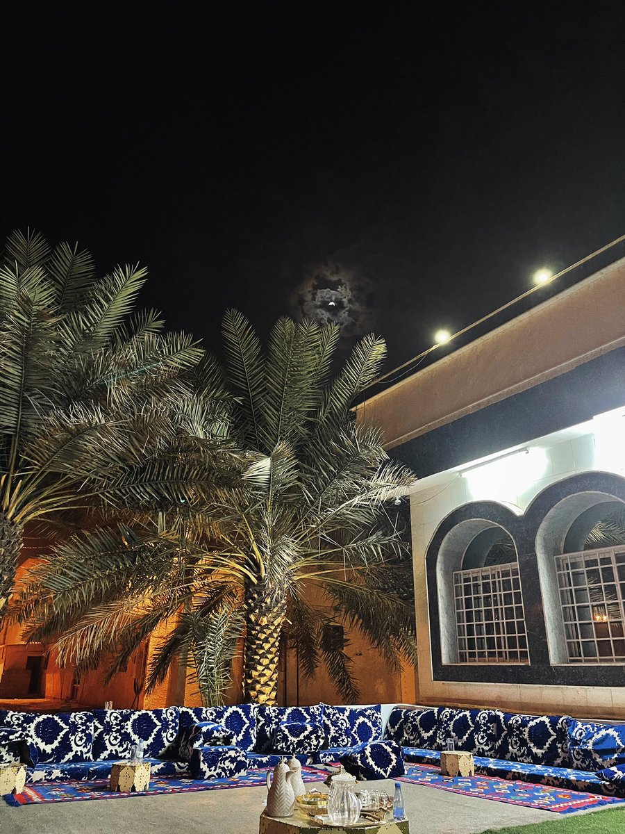 l2a22's tweet photo. ذكرتك تحت قمراً ، في ديار مابها طرياك 
ولمح بالذاكرة وجهك عسى الأيام تأتي به . https://t.co/0J3SQAAvI6