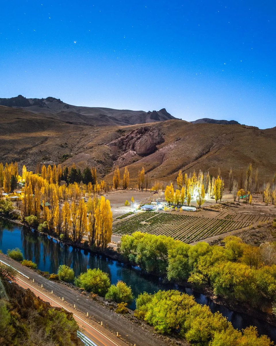 Ruta237Imagenes's tweet photo. Las noches de luna son ideales para salir en busca de eso maravillosos y coloridos paisajes nocturnos.🌠
📌Villa Llanquin - Río Negro📌
.
.
.
.
#landscape #arg_salvaje #surargentino
#provincia #montaña #travelarg
#lugar #rionegro #argentina
#Repost @_nelson_salazar https://t.co/fYaO6HK6BX