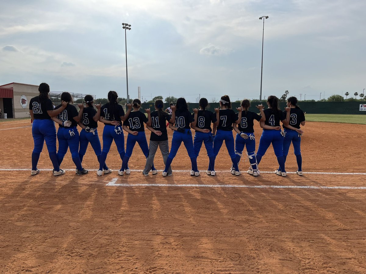 CHSToroSoftball's tweet photo. Like we say in South Laredo… “se la bolo!” Congratulations to our 4 year Letterman, DIANA RAMIREZ! #GrindDontStop #beenGRINDING #CaptainDianita 🥎🤙🏽 https://t.co/qIGHcmImTN