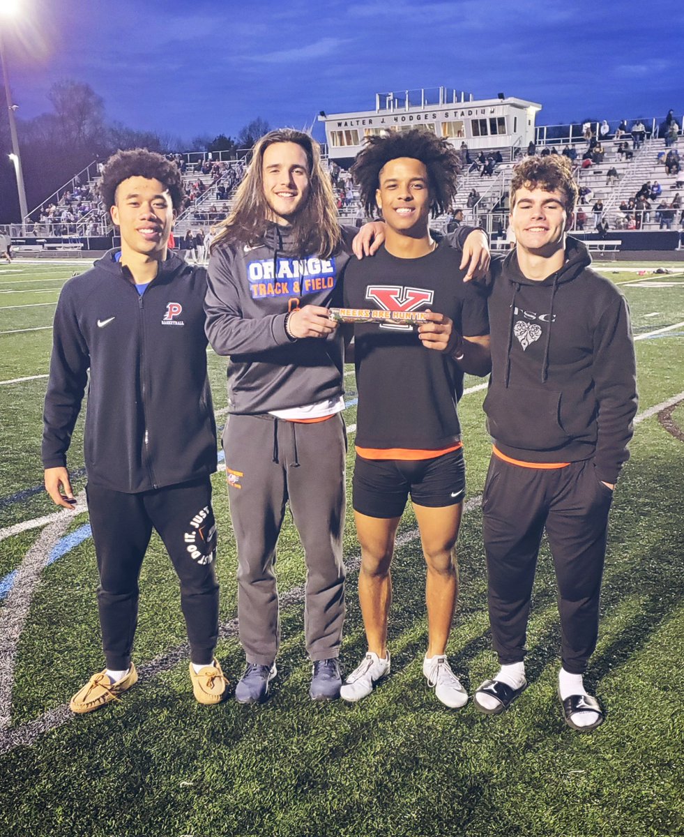 🚨 🚨  Orange boys 4x100 set a meet record AND A NEW SCHOOL RECORD in a time of 42.15 🔥 🔥 🔥 🚀 🚀 🚀 #RocketSquad 🍊 Pride!