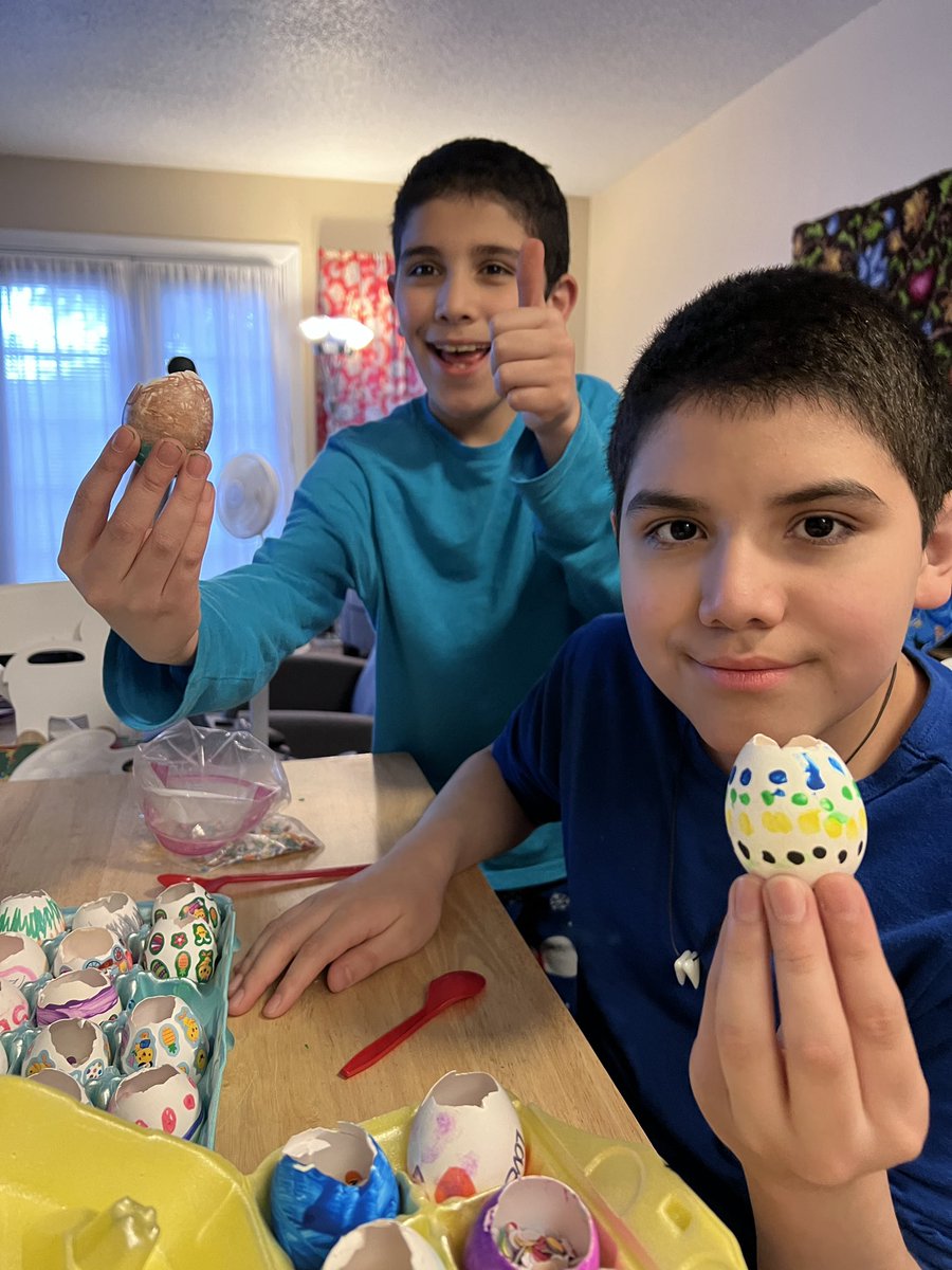 FishBowlFamily's tweet photo. Getting ready for Easter 🐣
#cascarones #makingathome #FishBowlFamily 🎏 https://t.co/zZBGR642tg