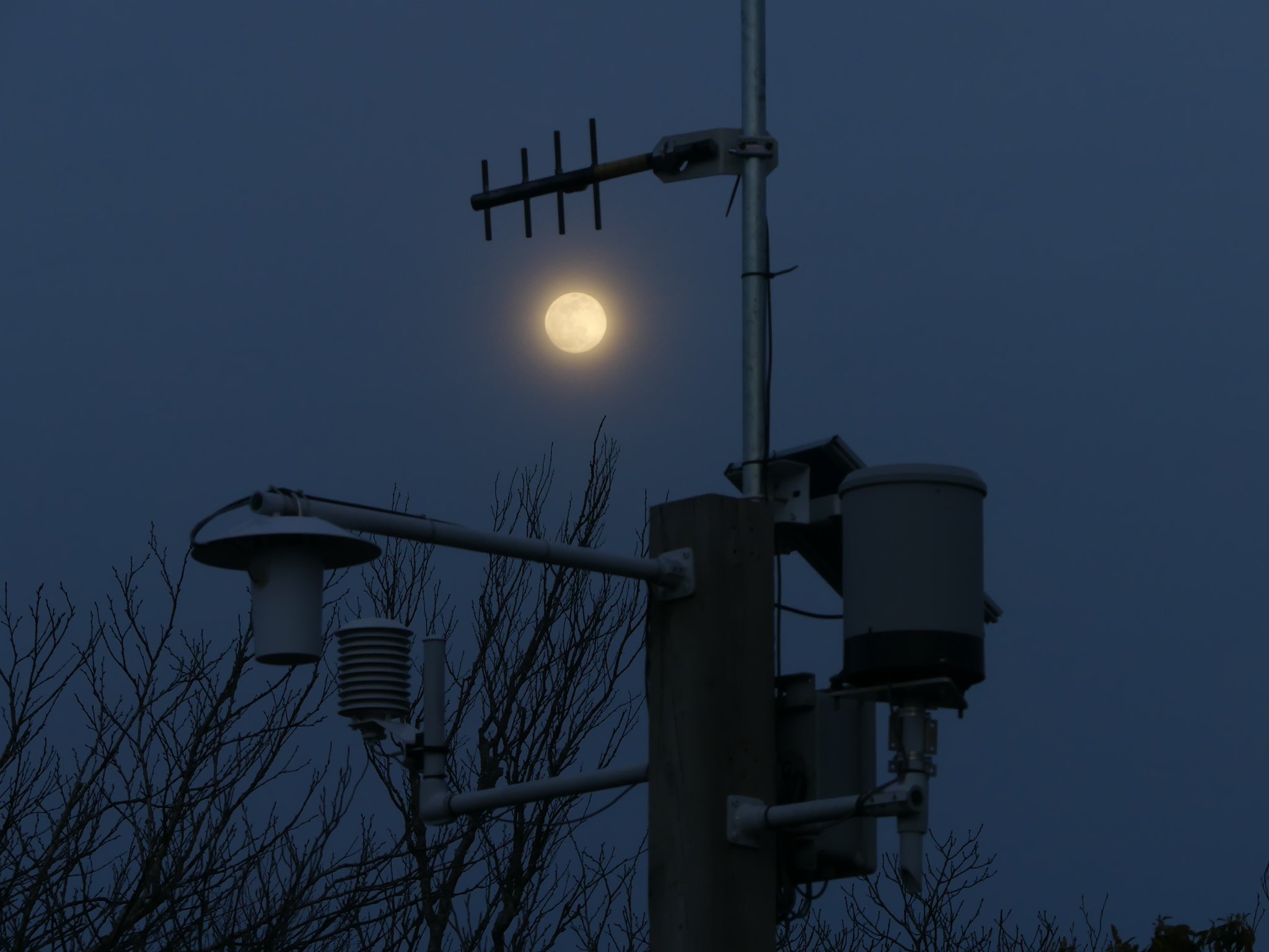 Mark Skaggs on Twitter "Full moon rising behind the Bald Knob weather
