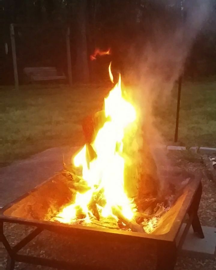 Friday, 15th of April, 2022
Relaxing backyard fire.
😊