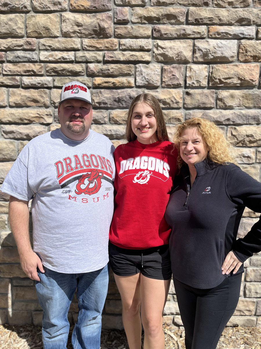 paytonbang's tweet photo. Officially a dragon!!🏀🐉 @MSUM_WBB @CBC_COBBClb @CHS_Hoops_TS @hollins_jody https://t.co/hR5C0WaOG9