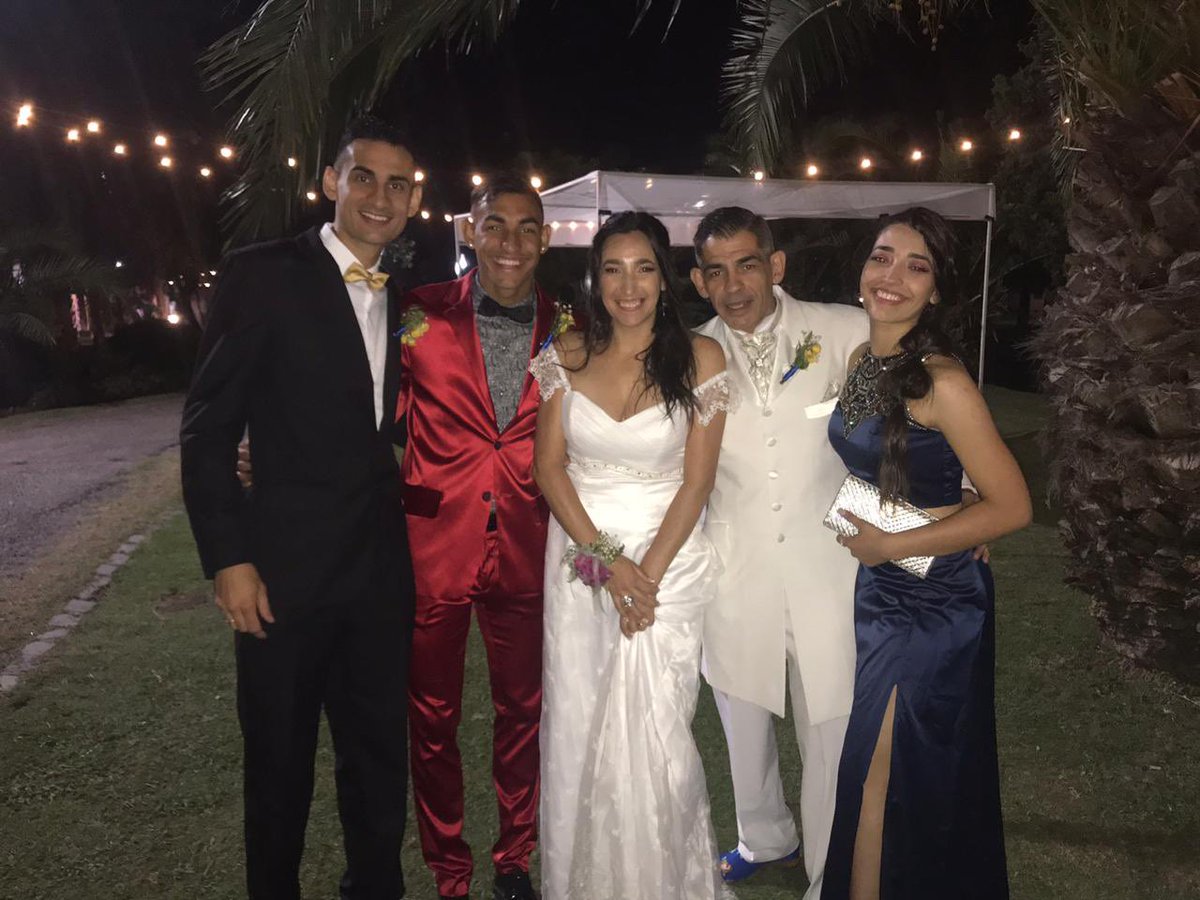 Pipomoran8's tweet photo. La familia, siempre la familia 😍❤️ https://t.co/WsS4KKnM8v