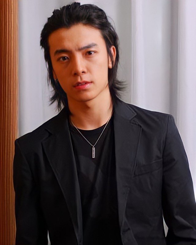 Donghaepics's tweet photo. What a rare photo
#Donghae #동해 https://t.co/Tr4ssQ5PZg