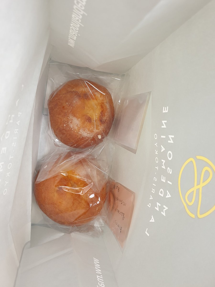 ariadne32391's tweet photo. I had two tickets for the 12noon slot.

The event is very much worth the price. Pe and I talked longer than I expected. I got two handwritten cards and 2 bread. 🤭

Congrats Pe chan on your event! Here's to more events in the future! 🎉🎉🎉

#ぺーちゃんのBakery https://t.co/qZCk6Vwq09