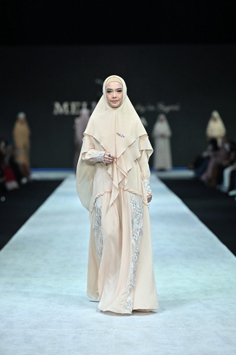 ingrid_kansil's tweet photo. become a muse in Indonesia Fashion Week (IFW) 2022 in order to support local products of syar'i dress from one of the IPEMI members @melly.syari , Barakallahu🙏💐
#indonesiafashionweek2022 #ingridkansildiary #ingridkansil #ipemi #ikatanpengusahamuslimahindonesia https://t.co/3H0pFQAOcW
