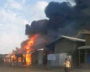 QafarXaagu's tweet photo. UPDATE🟥: On the 12th of April, in the blessed month of Ramadan in the town of Komami, Galaqlu district, Samuroobi woreda, there was a fire that took place. This lead to the displacement of people as well as the destruction of people's livelihoods such as businesses. 

1/5 https://t.co/4Re68Pal60