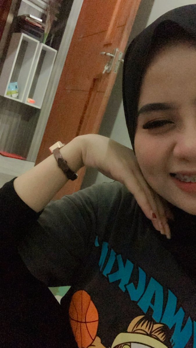 DesiYasintiani's tweet photo. Sedang tersenyum melihat diri sendiri. https://t.co/7usTXAgjti