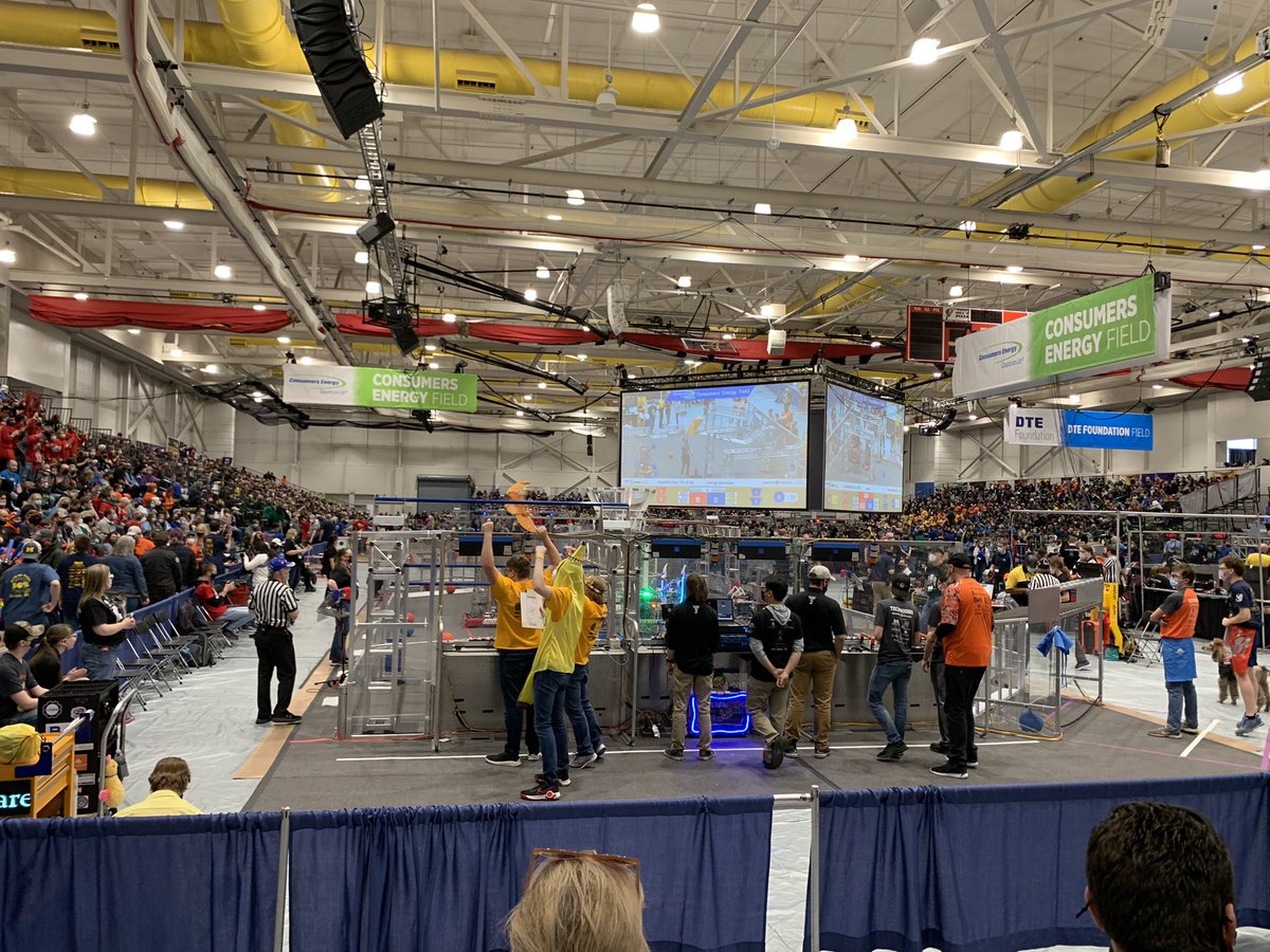 BloodworthCare's tweet photo. Fabulous day at @SVSU for @FIRSTinMichigan @FRCTeams - the @ConsumersEnergy team had a great time supporting all of the teams representing a great talent pipeline for our state! Tx @SVSUPrez for great hospitality!#PowerMiDrive #omgrobots https://t.co/FOScBqTdXY