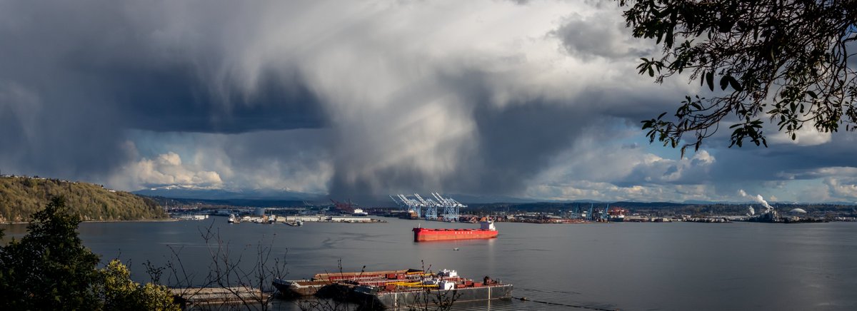 @NWSSeattle April Showers Bring..........In Tacoma just now at the lovely Cliffhouse Restaurant. What a photogenic cell. @KIRO7Seattle @ClaireKIRO7 @MorganKIRO7 @CraigHerreraTV @foxweather @WeatherNation @weatherchannel #WaWx #Spring #AprilShowers #RainShaft