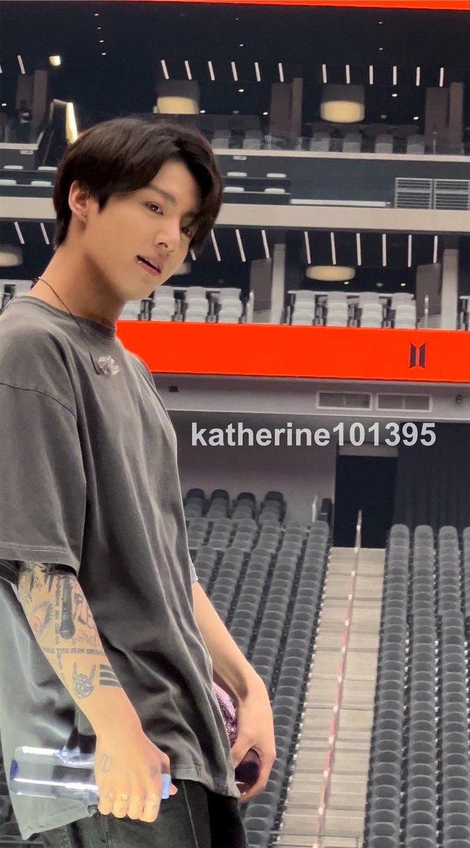 katherine101395's tweet photo. Jungkook is so ethereal ✨ https://t.co/TD9973Gu9s