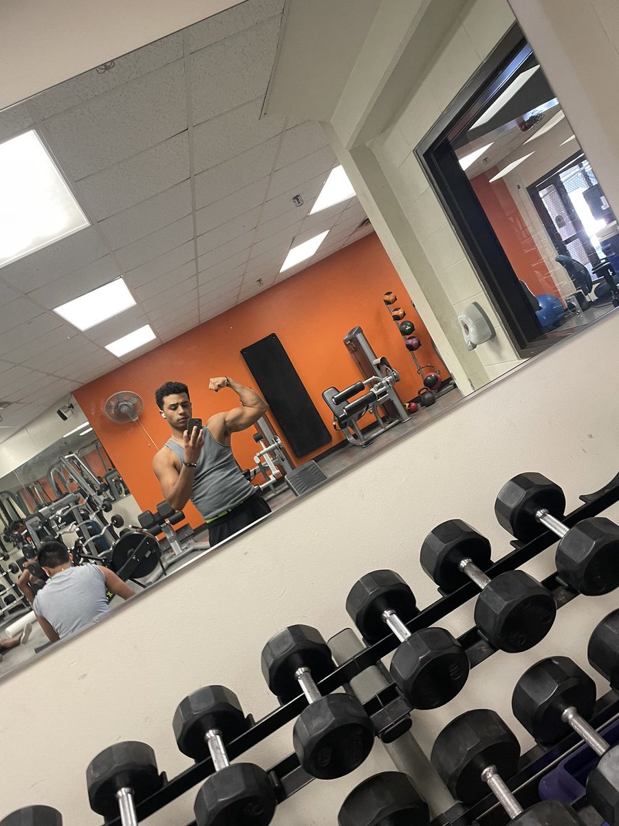 ejvazquez_34's tweet photo. Thought my pump was nice yesterday😎 https://t.co/dmTCQ1dXuy